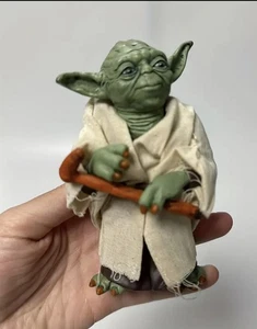 star wars Yoda Figur 13cm Jedi-Meister des Alten Jedi-Ordens Grün Klein Lehrer - Bild 1 von 9