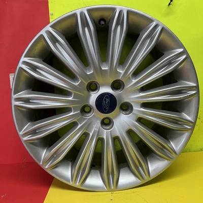 Llanta Ford Fusion 2013 2014 2015 2016 17x7-1/2 aluminio 15 radios OEM Foto 1 de 4