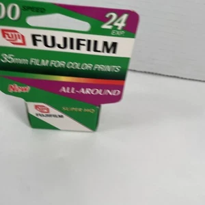 Fujifilm Super HQ, 200 Speed, 24 Exposure, 35mm Film Expired 03/2001 NEW IN BOX - Picture 1 of 4