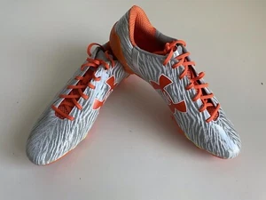 BOTINES DE FÚTBOL UNDER ARMOUR UA SPOTLIGHT MC PARA HOMBRE TALLA 15 1287488-180 NARANJA/GRIS - Imagen 1 de 8