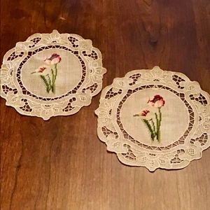 Pair Of Matching Needlepoint Doilys Tulip Pattern - Picture 1 of 5
