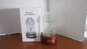 Avery Color Studios LIGHT UP GLASS FRESNEL LENS LIGHTHOUSE MODEL w/ WOOD BASE - Picture 1 of 8