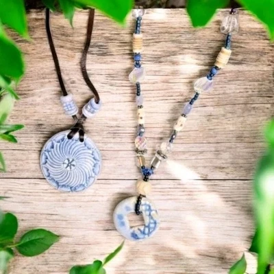 Lote de 2 Collar Boho Cerámica Vidrio Con Cuentas Azul Hecho a Mano Cuero Cordón Foto 1 de 4