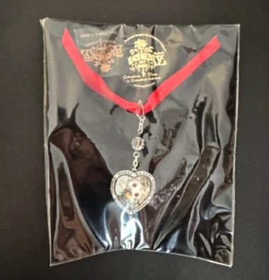 Bitten By Love / Love After Death Pendant Peltro Alchemy Gothic - Immagine 1 di 4