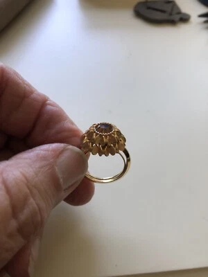 Vtg '74 Avon SUNFLOWER Gold Tone Ring Sun Flower Brown Topaz 6-7 - Image 1 of 4