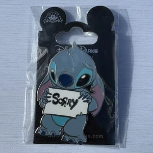 😟 Prendedor de letrero Stitch Sad "Lo siento" Lilo and Stitch Parques Disney Sombrero Solapa 626 - Imagen 1 de 2