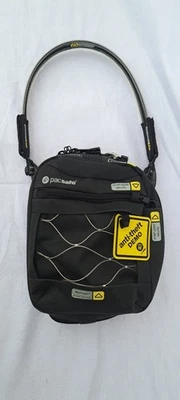 Bolsa de demostración compacta antirrobo Pacsafe Foto 1 de 4