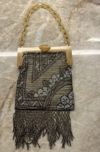 Cartera antigua con marco de baquelita y cadena con cuentas hecha en Francia - Imagen 1 de 18