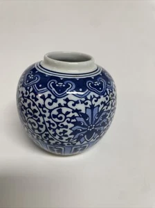 Blue & White Globe Round Ball Bud Vase Floral Leaves 4.25"Tall - Picture 1 of 7