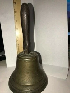 Vintage antike 7 1/4 Zoll Messing Schulglocke mit Metallgriff - Bild 1 von 5