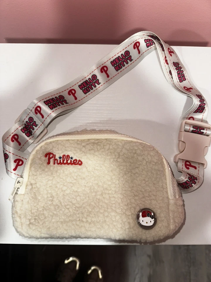 Bolso Sherpa Hello Kitty Phillies “THEME NIGHT”!  Foto 1 de 1