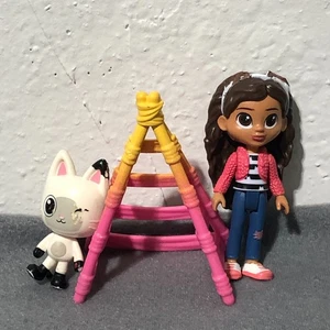 Gabby's Purrfect Dollhouse Playset Replacement Parts Tent 2 Figures - Picture 1 of 10
