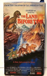 The Land Before Time - VHS Animated MCA Home Video - First Release Vintage 1989 - Foto 1 di 5
