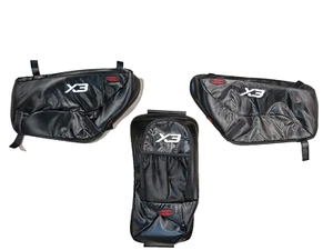 Bolsos y Bolso de Asiento Can am Maverick X3 Puertas Laterales Estilo Carbono Blanco X3 Logotipo 3 piezas - Imagen 1 de 3