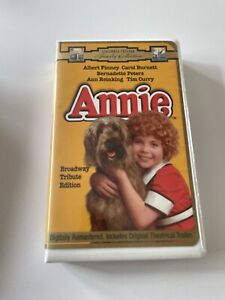 Annie VHS Broadway Tribute Edition Albert Finney Carol Burnett Bernadette Peters