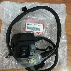 Honda CRF1000 2016-17 OEM SWITCH ASSY,WINKER 35200MJPG52 - Picture 1 of 1