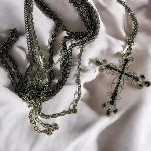 Lot of 2 Vtg 80s Madonna Necklaces Long Multistrand Cross Costume Black Silver - Imagen 1 de 13