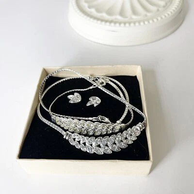 Conjunto de joyas vintage de diamantes de imitación Y2K Avon collar pulsera pendientes tono plata Foto 1 de 4