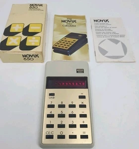 Calculadora personal Novus 850 vintage 1976 encendida incluye caja y folleto - Imagen 1 de 12