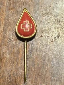 vintage red cross pin - Picture 1 of 6