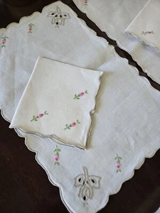Vintage Linen Set Of 6 Placemats Napkins Pink Rosebuds Green Leaves Scalloped - Picture 1 of 9