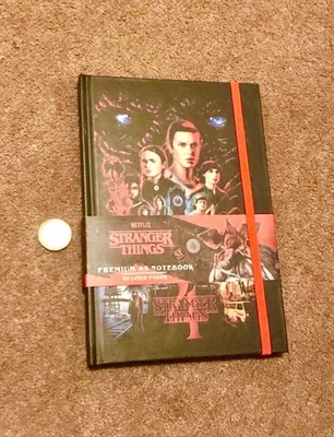 Dieses A5 Stranger Things Notizbuch verfügt über 80 linierte Seiten - Bild 1 von 4