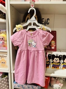 Conjunto de 2 vestidos Hello Kitty rosa y amarillo bebé niña 18 meses nuevo con etiquetas - Imagen 1 de 2