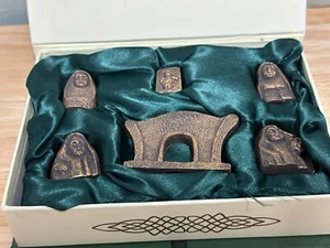 6-TEILIGES IRISCHES KELTISCHES KRIPPENSET AUS POLYSTONE HARZ VON ROMAN, INC - Bild 1 von 7