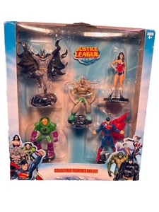 DC Comics Justice League Five Figurine Set Batman Superman Etc NIB. - Picture 1 of 2