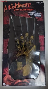 Neca NIGHTMARE ON ELM STREET FREDDY PART 1 GLOVE REPLICA 1984 MOVIE - Bild 1 von 2
