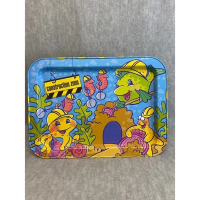 Bandeja de regazo de metal vintage con patas zona de construcción pulpo y pez bandeja de juego para niños Foto 1 de 4