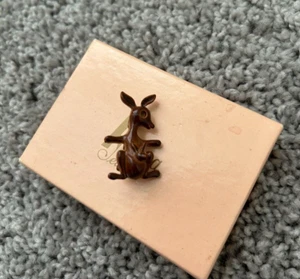 Vintage Pin Brooch Brown Mom & Joey Kangaroo Australia - Picture 1 of 3