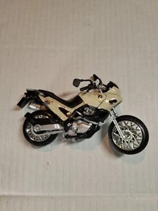 BMW F650ST White Motorcycle Model, Motormax Scale 1:18 - Picture 1 of 6