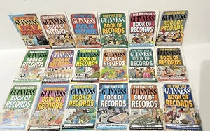 18 Vintage THE PINT SIZE GUINNESS BOOK OF RECORDS Bar Man cave 1-18 Booklets - Picture 1 of 13