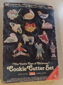 CHILTON 12 DAYS OF CHRISTMAS PLASTIC COOKIE CUTTER SET WITH ORGINAL BOX 1978 - Picture 1 of 17