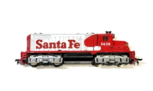 Tyco HO GP20 Diesel Locomotive, Santa Fe Train RR #5628 - Picture 1 of 7