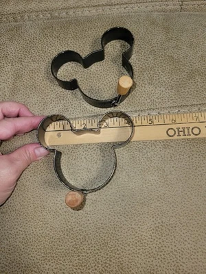 Bu Dle de 2 moldes de metal de alta resistencia de Mickey Mouse para panqueques/huevos usados envío gratuito Foto 1 de 2