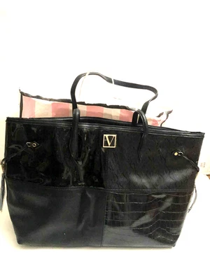 Bolsa tote Victoria's Secret Carryall edição limitada bordô patchwork preta nova com etiquetas - Imagem 1 de 4