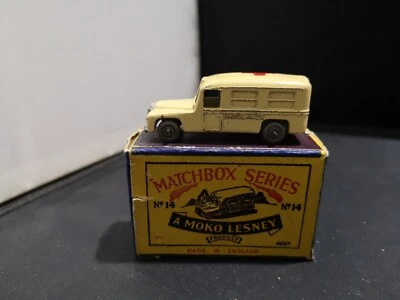 P702-MATCHBOX LESNEY Nº14A AMBULANCIA DAIMLER CON CAJA. Foto 1 de 4