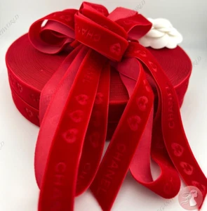 Chanel ROT Samt Material mit HERZEN Band Geschenkpapier Größe: 1 Yard / 3 Fuß - Bild 1 von 1