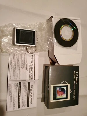 DIGITAL PHOTO VIEWER KEYCHAIN 1.5" LCD Silver NIB! With Alarm clock - Image 1 of 4