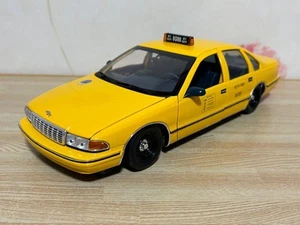 Near Mint UT Models Chevrolet Caprice Taxi 1/18 Vintage Old Car Model JAPAN - Picture 1 of 9