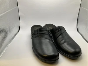Clarks Bendables Shoes Womens Size 8 M Taupe Leather Slip On Heeled Low Cut - Picture 1 of 5