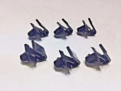 Juego de 6 clips de sujeción de rejilla de malla AMG para parachoques delanteros OEM MERCEDES 0029885181    Foto 1 de 4