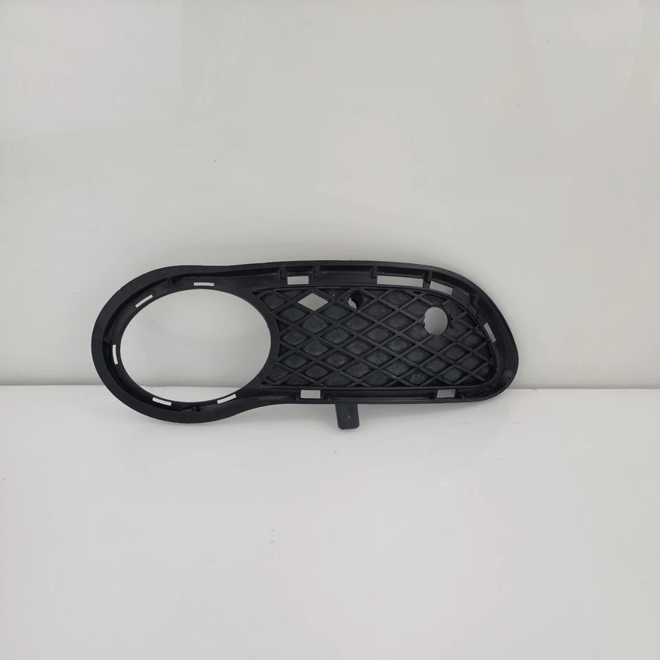 2002 - 2005 Compatível com Mercedes Benz C230 Front Right Farol de Neblina Guarnição Grelha Fabricante de Equipamento Original - Imagem 1 de 4