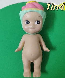Sweets Series 2017 - Cupcake - Authentic Designer Toy - Picture 1 of 1