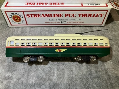 HO Bachmann Motorized Streamline PCC Trolley with Operating Lights, Original Box - Image 1 of 4
