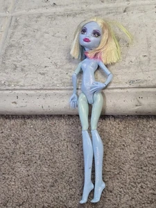 Monster High 1st Wave (riedizione) Abbey Bominable bambola capelli tagliati - Foto 1 di 6