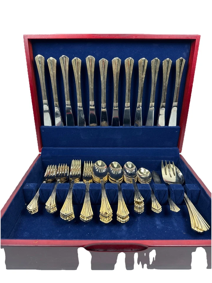 Juego de cubiertos San Marco chapados en oro 24K International Silver Company 25 piezas Foto 1 de 4