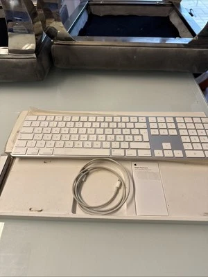 Apple Magic Keyboard mit Ziffernblock Deutsch A1843 MQ052D/A - Seh Guter Zustand - Bild 1 von 4